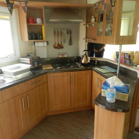 Cwtch Caravans Little Haven Екстер'єр фото