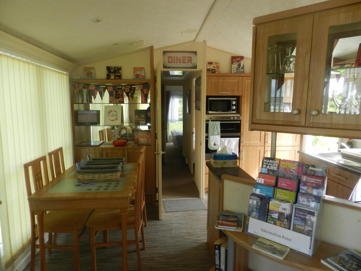 Cwtch Caravans Little Haven Екстер'єр фото