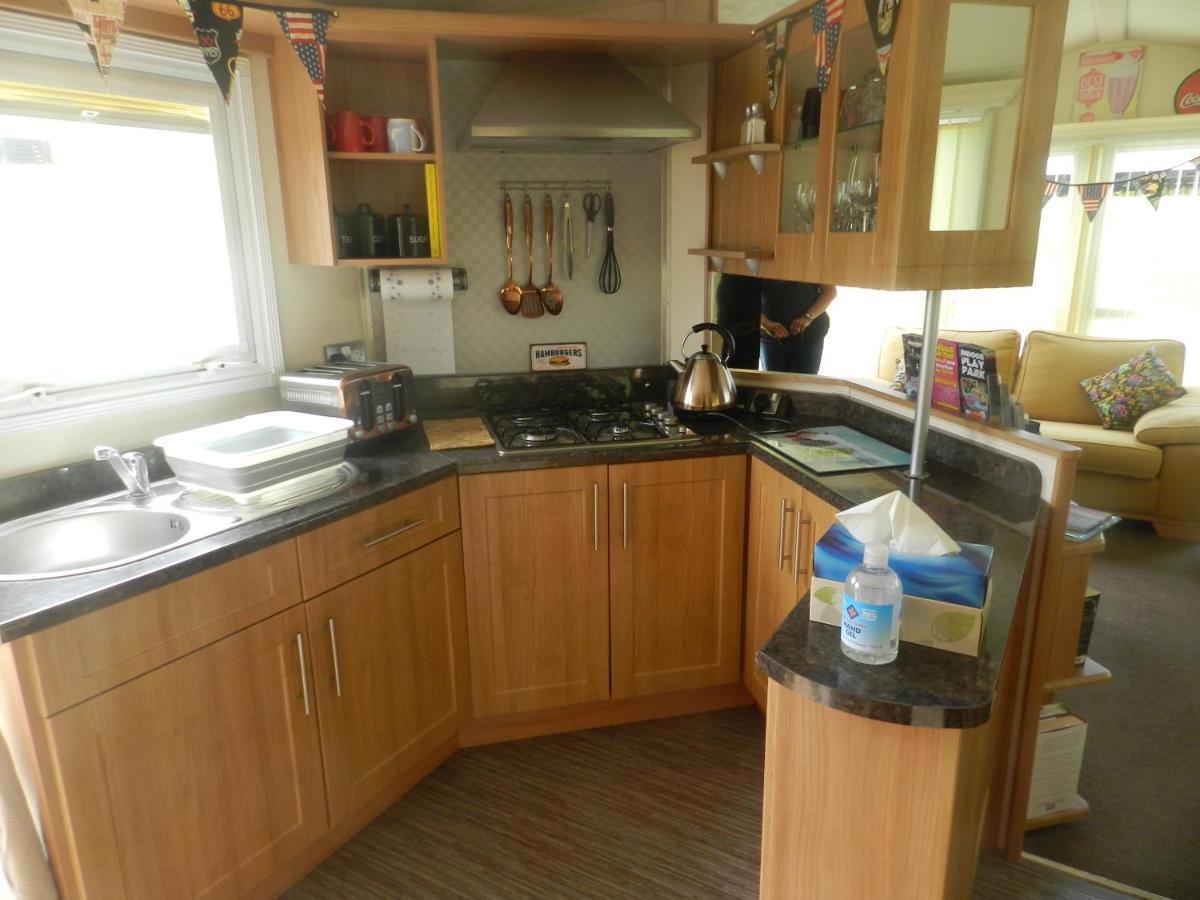 Cwtch Caravans Little Haven Екстер'єр фото