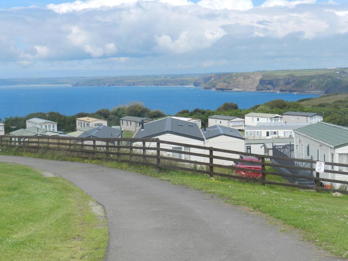 Cwtch Caravans Little Haven Екстер'єр фото