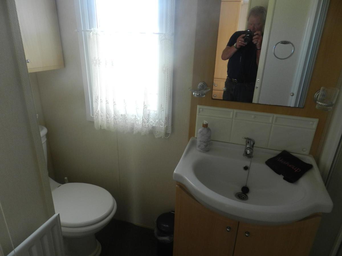 Cwtch Caravans Little Haven Екстер'єр фото