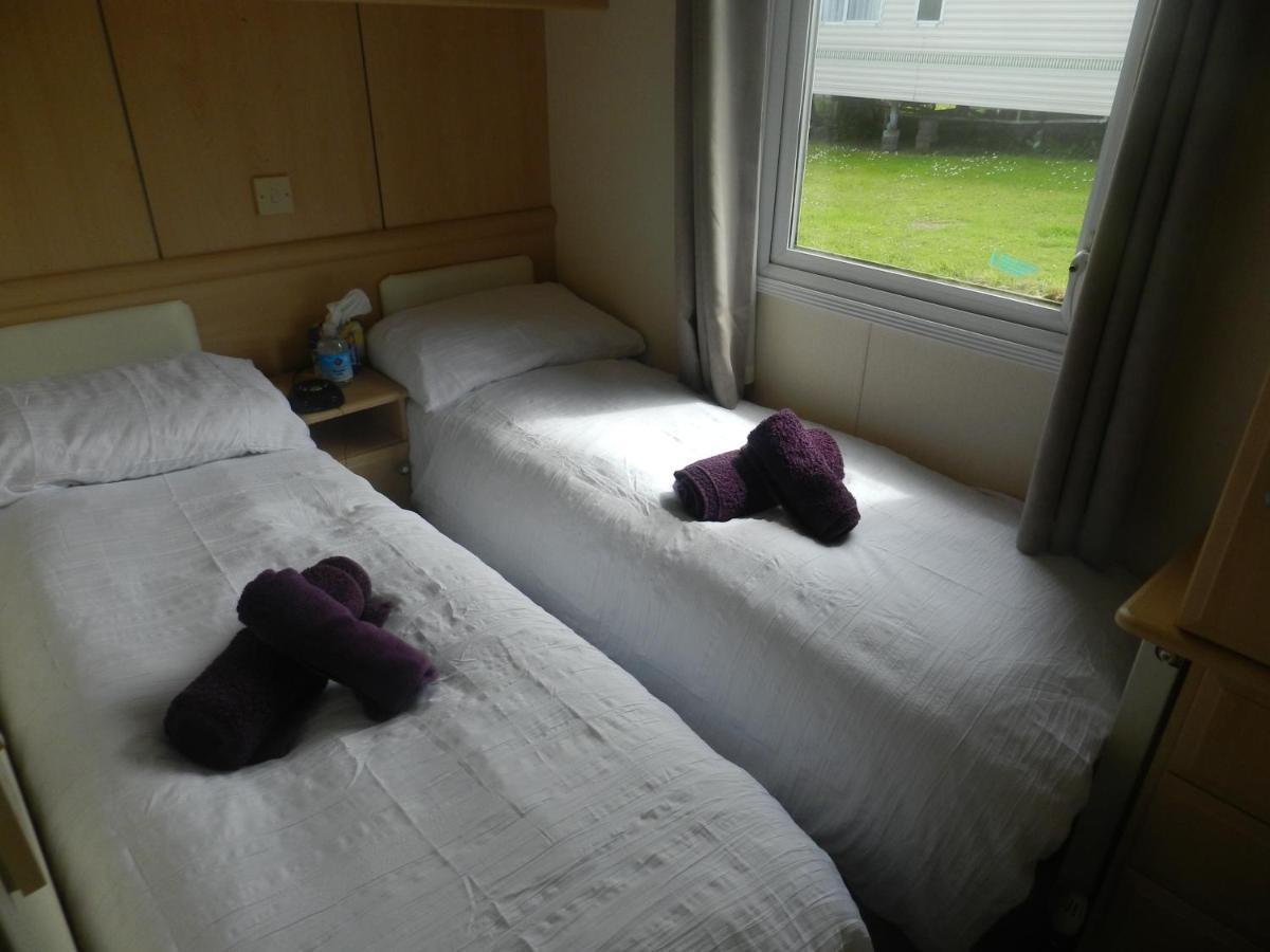 Cwtch Caravans Little Haven Екстер'єр фото